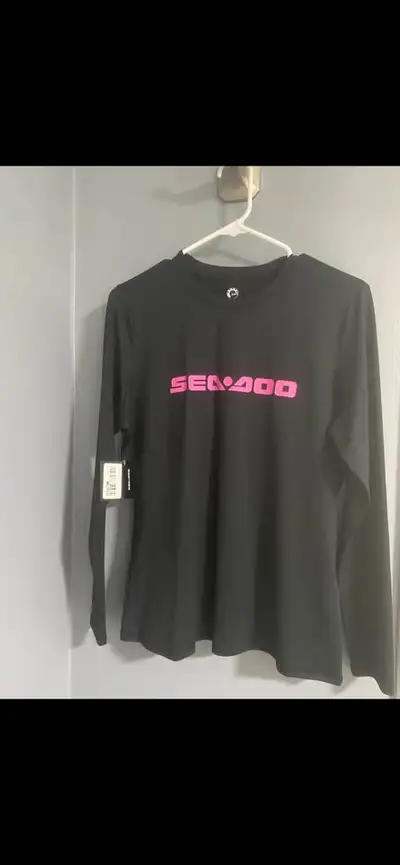 Women’s Sea Doo long sleeve shirt. Brand new, never worn. Paid $60 + tax. Asking $30.