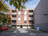 Stationnement Extérieur / Outdoor Parking - Place des Arts