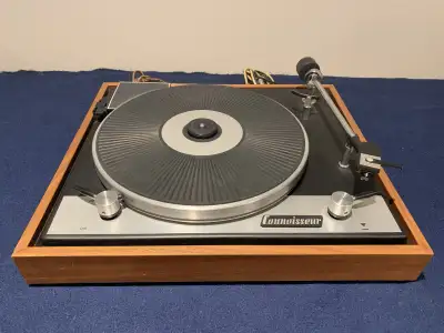 Je vends ma table tournante Connoisseur BD-2, un classique pour les audiophiles. Cette table tournan...