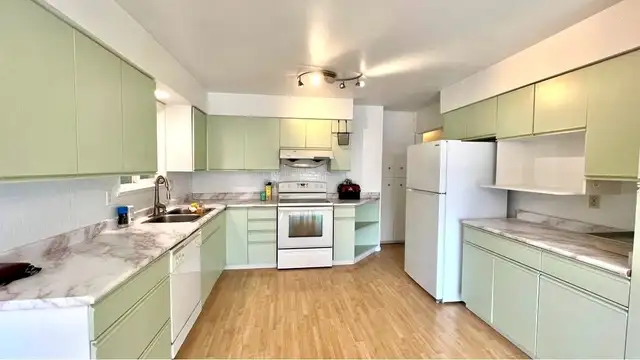 6-Bed 2.5 bath home with 2 bdr attached unit - South Surrey in Long Term Rentals in Delta/Surrey/Langley - Image 5