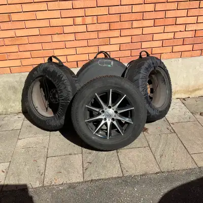 4 all season tires on RTX black and silver rims. 5x114.3 mm bolt pattern Have spacers for 60 mm bore...