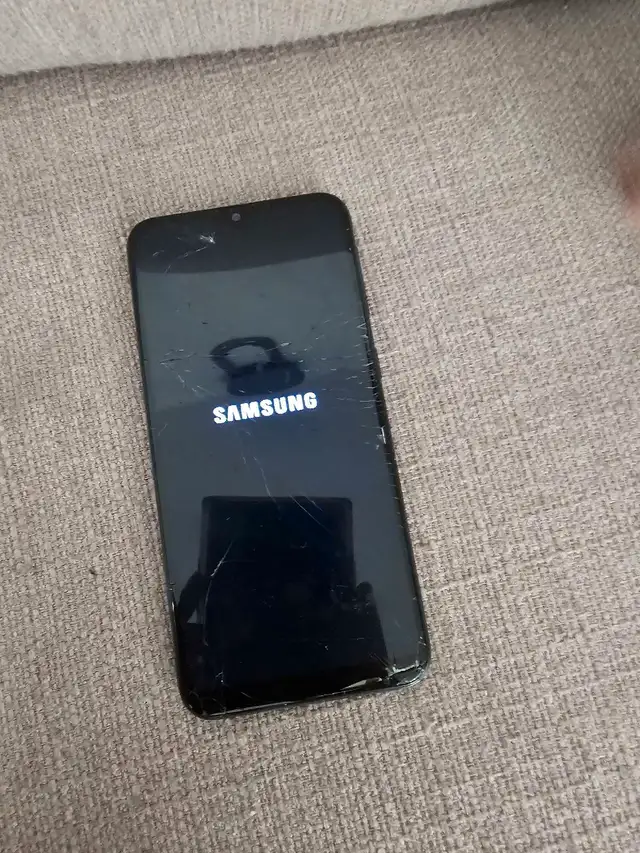 Samsung Galaxy A10e in Cell Phones in Mississauga / Peel Region - Image 4