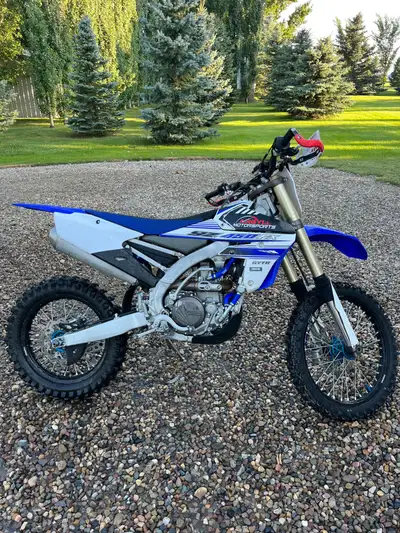 2016 Yamaha yz450fx -Only 72 hours -Hand guards -Aftermarket Tusk wheels -Rad fan -Light bar -Blue T...