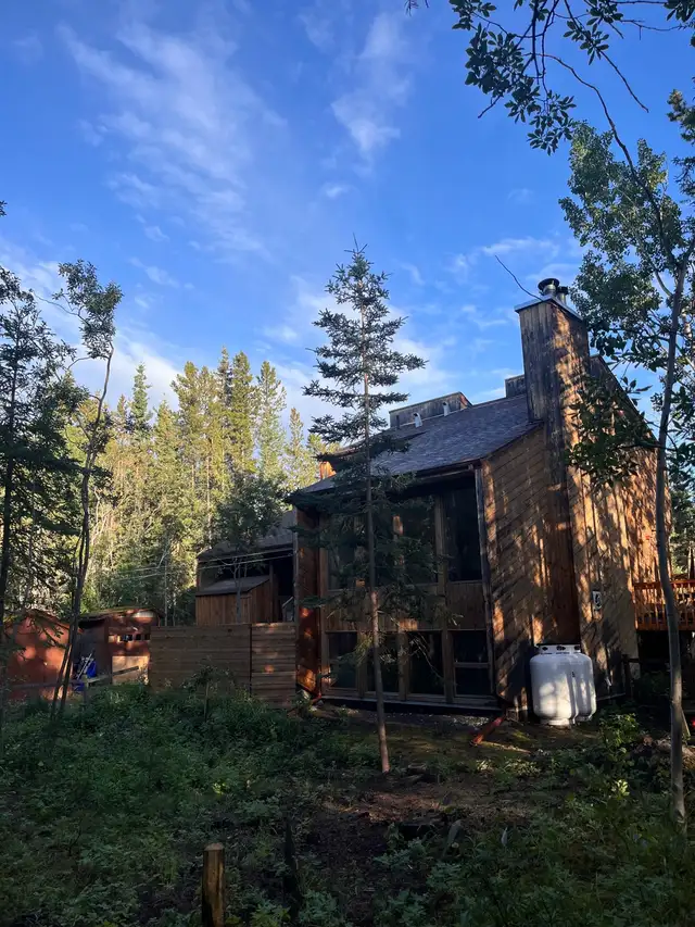 Family home with hot tub for rent during AWG in Short Term Rentals in Whitehorse - Image 3