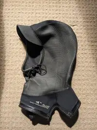 O'neill mutant 2\3mm wetsuit hood, size large, barely used.