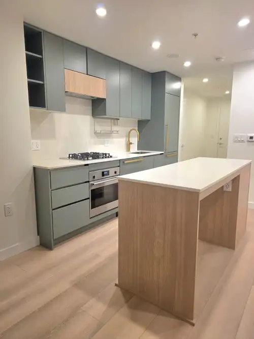 Century City – Luxury Living in Surrey’s New Downtown Rent: $1900/month FREE Designated Parking & St...