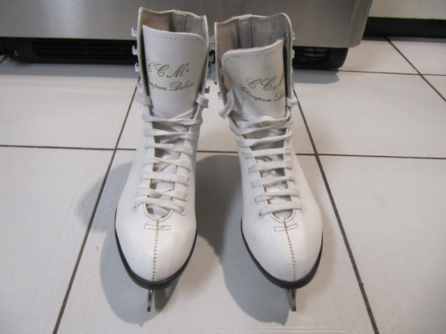 CCM Champion Deluxe Ladies Figure Skates Size 7 Like New Ex Cond in Skates & Blades in Mississauga / Peel Region - Image 4