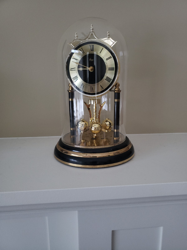 Ergo Glass Dome Mantle Clock, vintage in Home Décor & Accents in Kingston