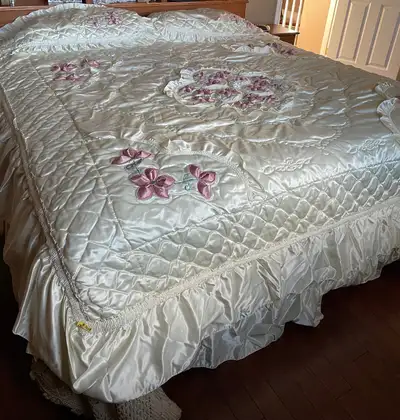 Satin finish King Size Bedspread, View more