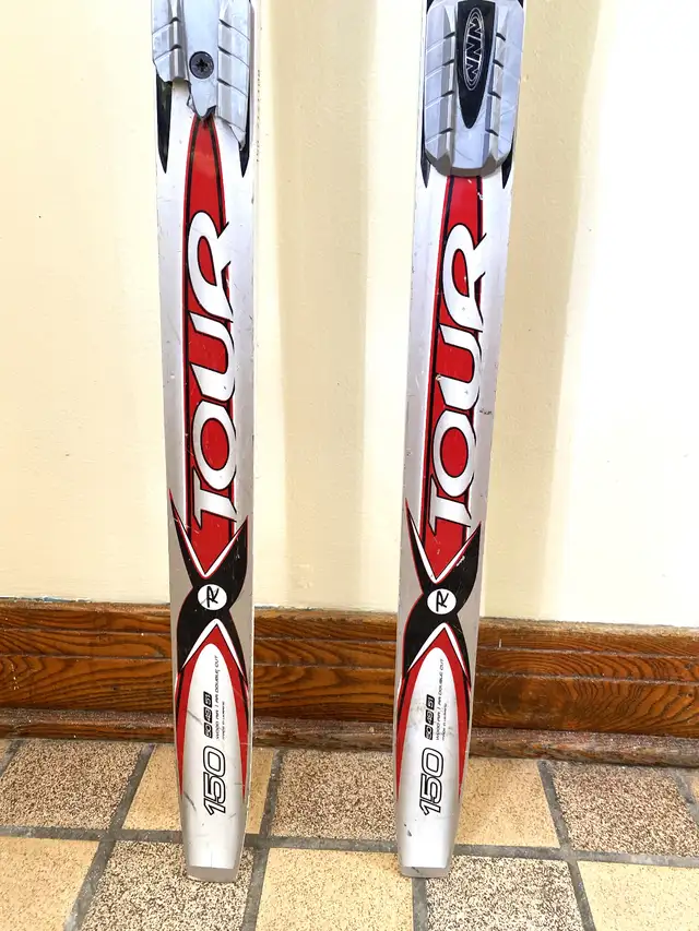 Rossignol Cross Country Skis Waxless Base150 cm NNN Rossignol in Ski in City of Montréal - Image 5