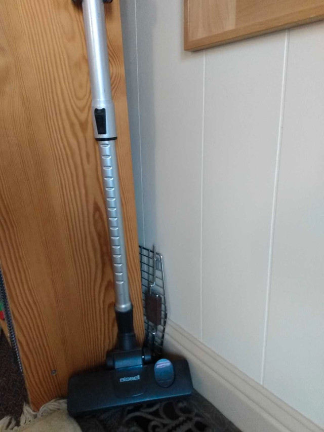 Bissell bare floor accessory for vacuum in Vacuums in Calgary