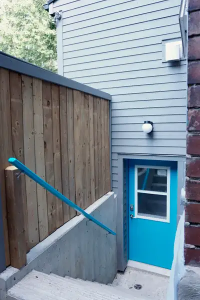Cozy 1-Bedroom Basement in Roncesvalles