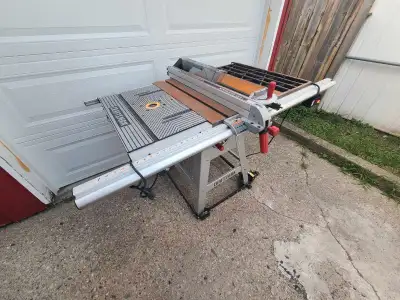 Craftsman tablesaw/router combo. Unit powers up however is not spinning blade. Great project for som...
