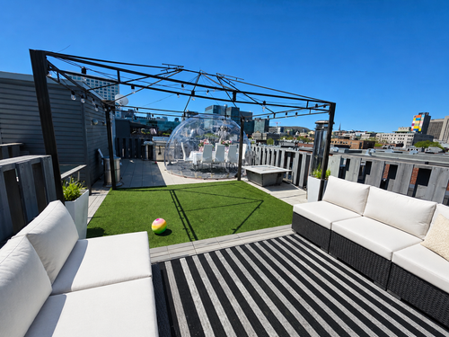 A rare opportunity in the heart of the Old Port! This exceptionally bright, fully furnished two-stor...
