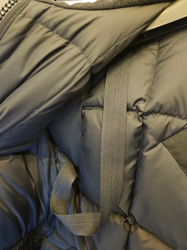 Canada Goose Victoria Women's Parka in Women's - Tops & Outerwear in Mississauga / Peel Region - Image 10