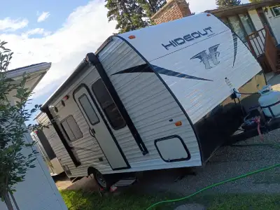 Bumper pull travel trailer for sale Approx 3500lbs wet weight - suv towable and easy to pull Queen b...