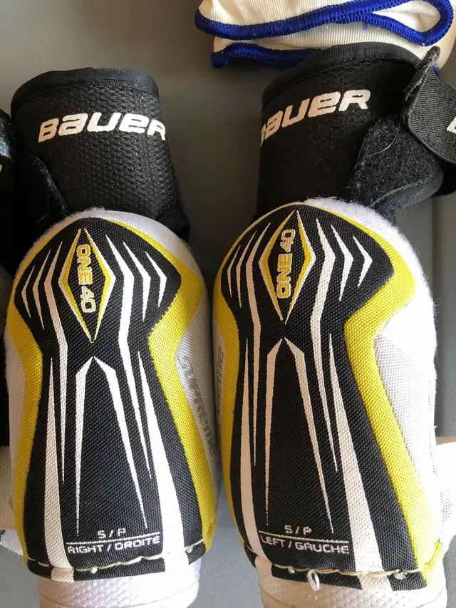 Hockey elbow pads in Hockey in Calgary - Image 3