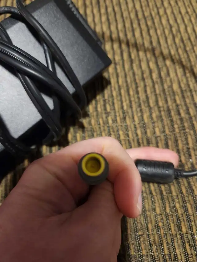 Lenovo Laptop Adapter  in Laptop Accessories in Windsor Region - Image 4