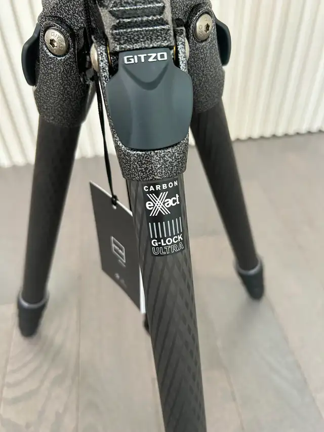New Gitzo GT2542 Mountaineer Tripod with GH3382QD Ballhead Kit in Cameras & Camcorders in Mississauga / Peel Region - Image 4