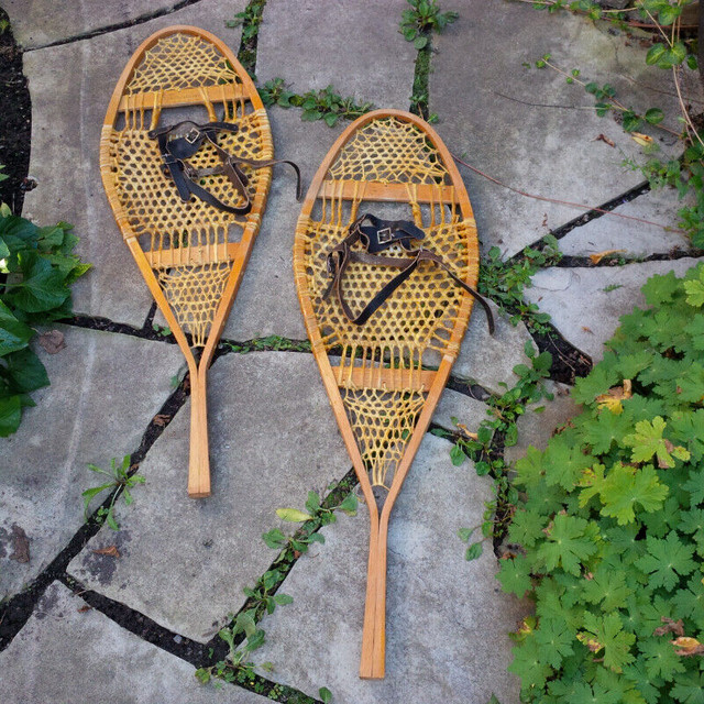 Set of Traditional rawhide snow shoes / Adult size in Fishing, Camping & Outdoors in Ottawa - Image 3