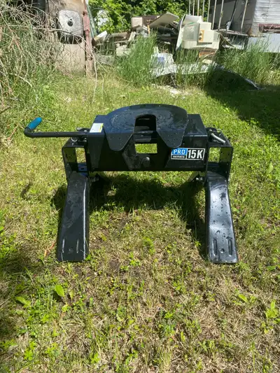 Reese 15,000 lbs. fifth wheel hitch. Used once to pull trailer up to the lake. Rails NOT included. H...