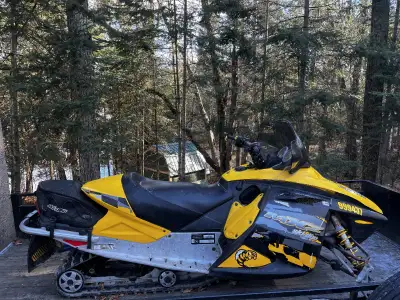 2006 MXZ Excellent condition, runs great Asking $3800 obo, please text 416 707 4114
