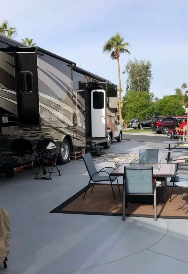2017 Newmar Canyon Star 35’ Class A – 3 Slides, Solar, New Tires in RVs & Motorhomes in Kamloops - Image 3