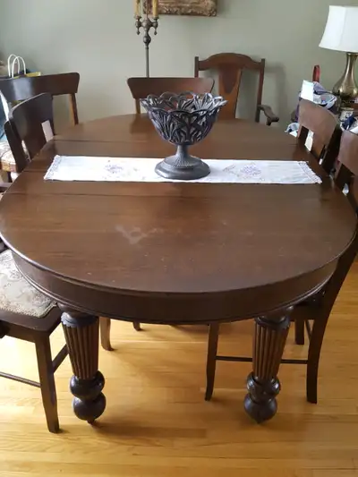 Captains chair plus 5 chairs Table is 46" with 3 8" inserts 5 legs are screwed on and can easily be...