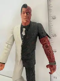 DC COMICS COLLECTOR'S FIGURE TWO FACE CHARACTER