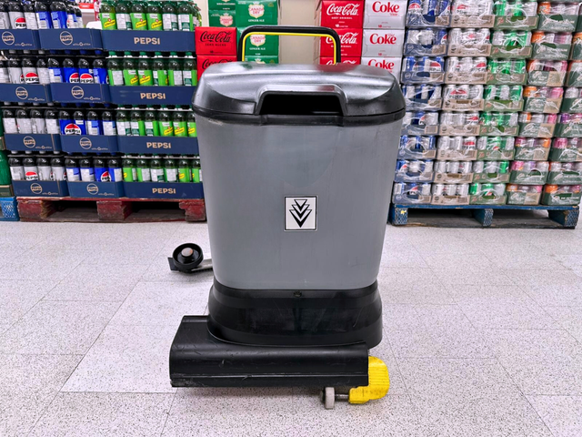 Karcher BR 40/25 C Commercial Floor Scrubber | 16" Roller Brush in Other in City of Toronto - Image 3