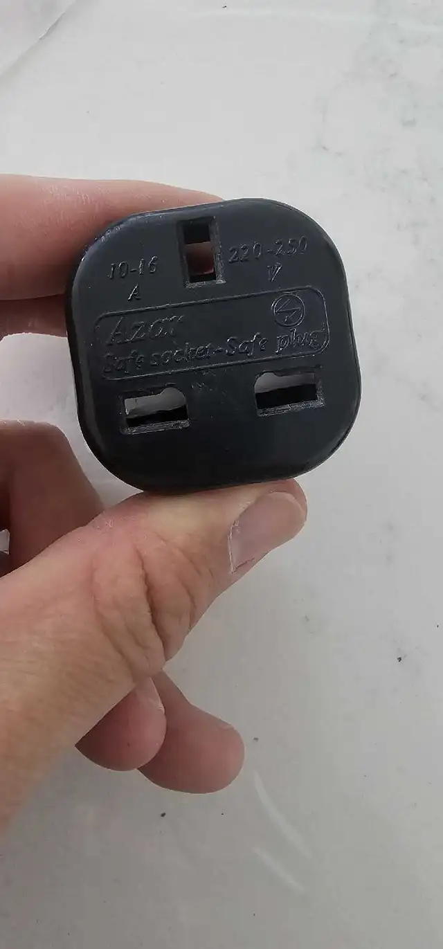 Travel Adapter - British 3 Pin White - UK Standard Plug to Europ in Other in City of Toronto - Image 3