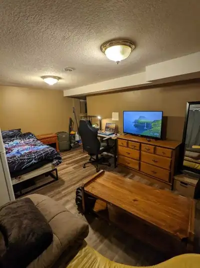Furnished rooms near 401/Kitchener,Homer Watson, perfect for working individuals,couple, student. 76...