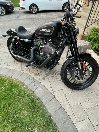 Stage 1 kit with k&n heavy air breather and Vance and Hines short shot exhaust. Cafe solo seat. Blac...