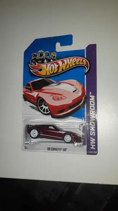 - 2009 Corvette ZR1 - Super Treasure Hunt - Hot Wheels 2013 Corvette 60th - 1/64 scale diecast car -...