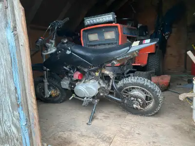 150cc pitbike for sale. Runs and drives perfectly. Willing to deliver at my convenience. May enterta...