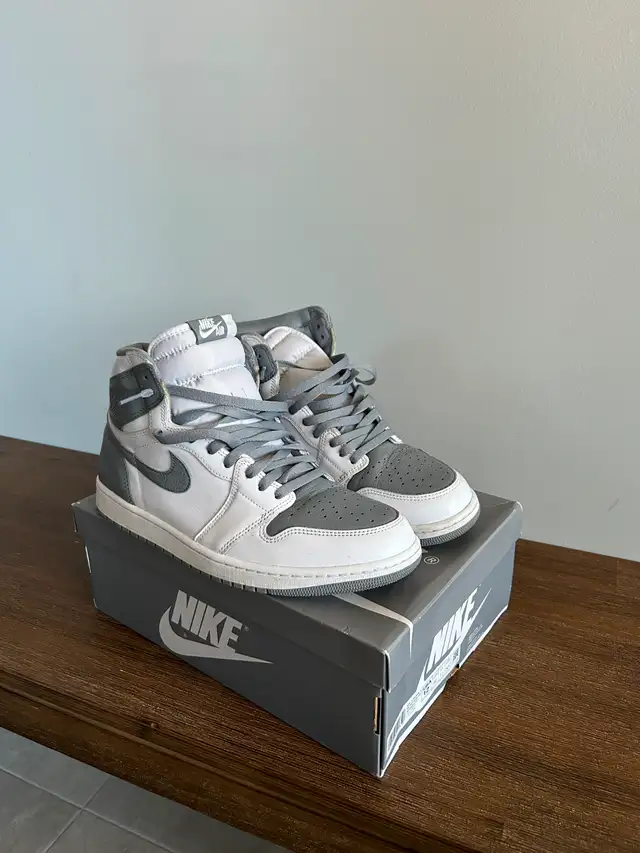 Jordan 1 Stealth - Grey & White in Men's Shoes in Markham / York Region - Image 3