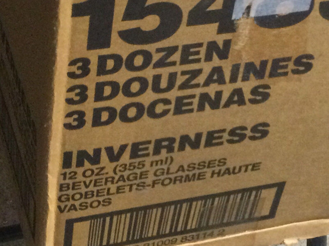 Water glasses  $20 dans Ventes de garage  à Laval/Rive Nord - Image 3