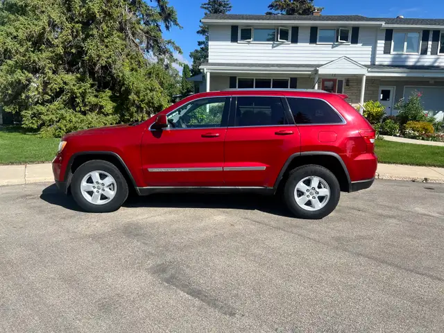 2011 Jeep Grand Cherokee Larado Low Mileage