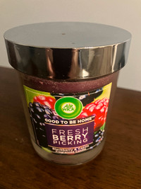 Air Wick Good  to be Home Blackberry & Cassis Fragrancesd Candle