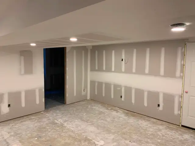 Drywall Taper - Taping and Mudding (Free Estimates / London) in Renovations, General Contracting & Handyman in London - Image 2