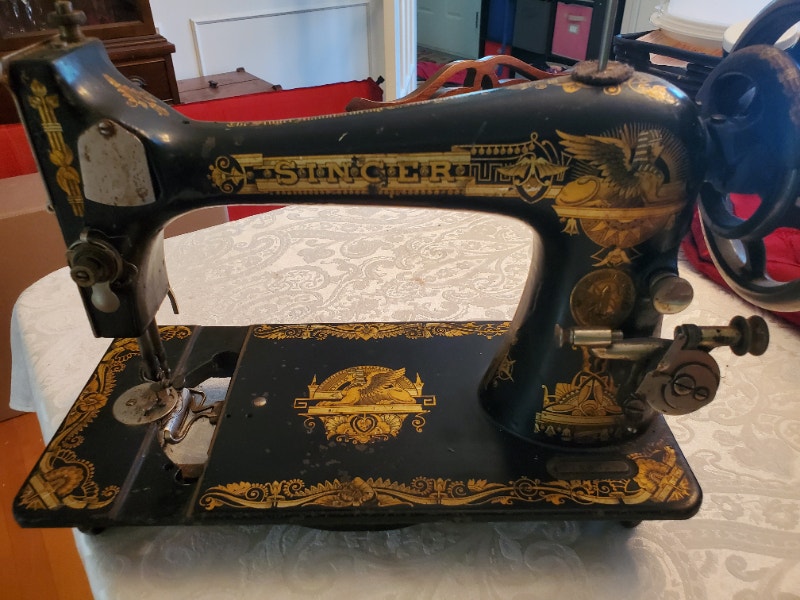 1904 Singer Model 27 Treadle Sewing Machine and Arts