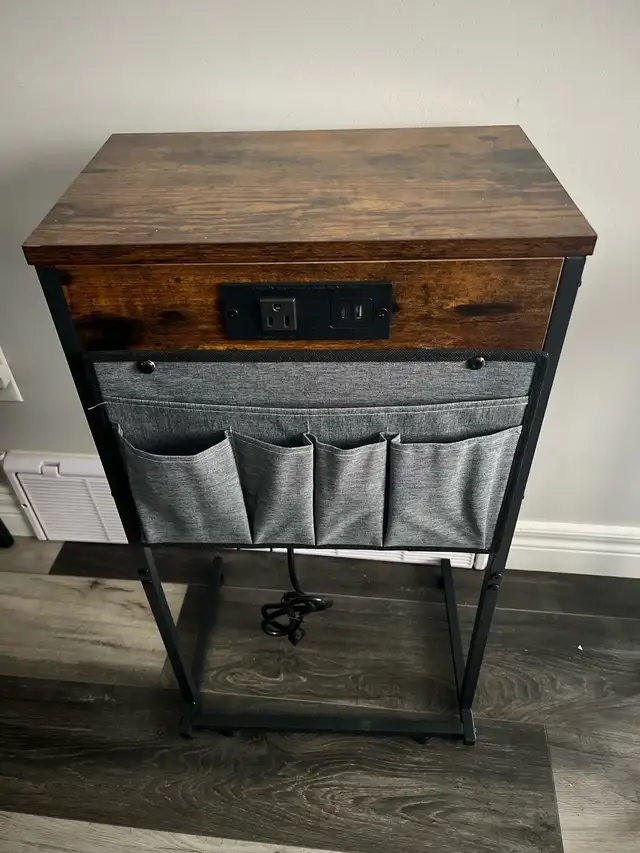 C Shaped End Table with Charging Station, C Side Table63735878131585120