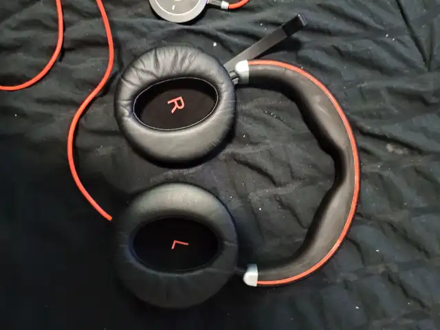 Jabra headset with case and cord in General Electronics in Kingston - Image 2