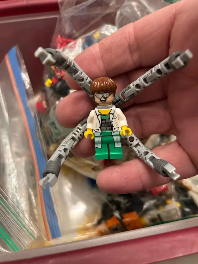 Authentic LEGO Dr. Octopus (Otto Octavius) / Doc Ock. Minifigure in Toys in Oshawa / Durham Region - Image 3