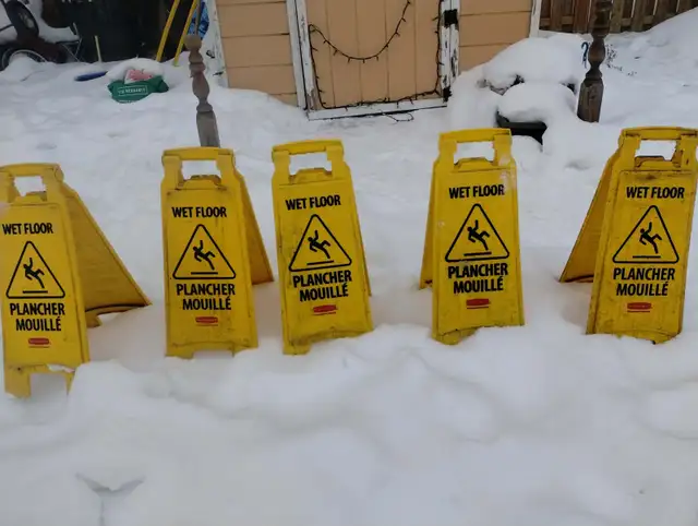 Wet Floor Signs *an insurance must have* in Other Business & Industrial in Cambridge - Image 2