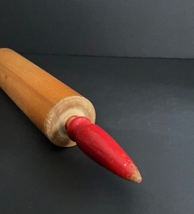 Wooden Rolling Pin Kitchenware Kitchen Gadget Tool Vintage in Arts & Collectibles in Sudbury - Image 3