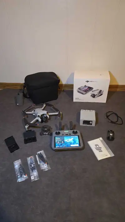 ---O.B.O--- Dji mini 4 pro with acsessories Fly more plus bundle * needs new front right wing * need...