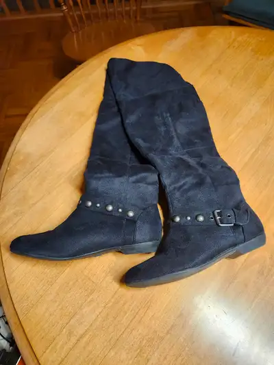 AUBAINE!!! Belles bottes mi-saison en suède pointure 6, View more