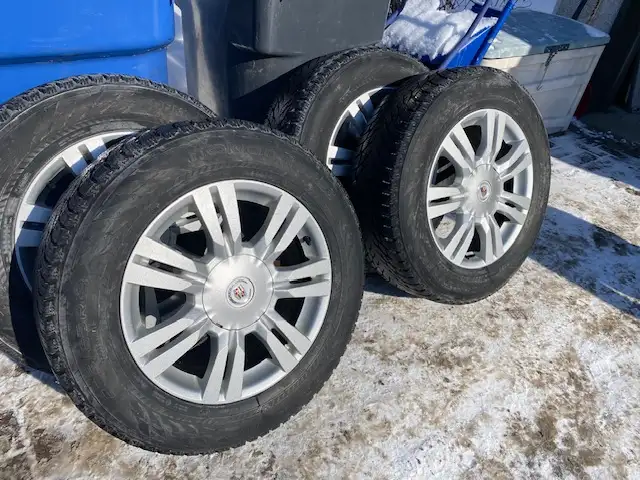 Mags et pneus hiver Cadillac SRX 235 65 R18 in Tires & Rims in Laval / North Shore - Image 2