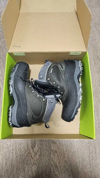 Men's Snow Shoes - US Size 8, View more